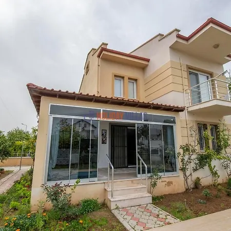 וילה Dolphin Villa